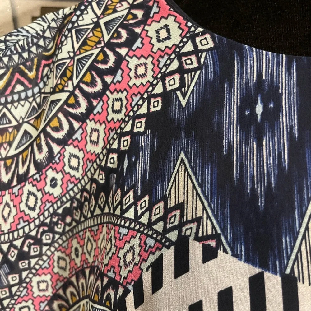 COCO BIANCO FANTASTIC WHITE WITH BLACK & BLUE MULTICOLOR DESIGN BOHO TOP - Picture 5 of 9